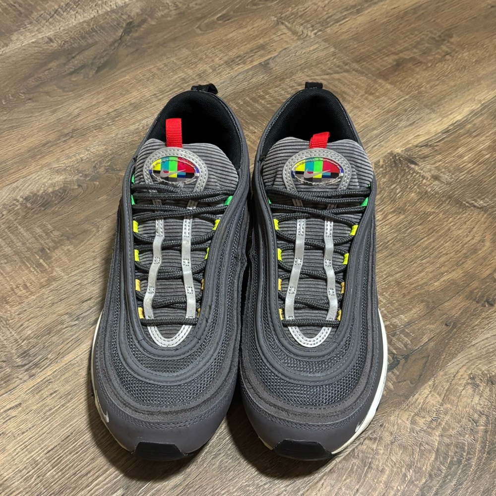 Men's Gray Nike Sneakers - Picture 2 of 4